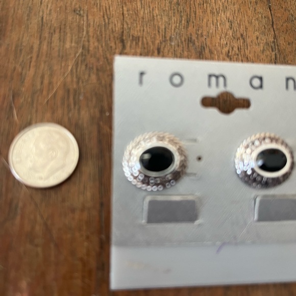 Black and silver studs - Picture 9 of 11